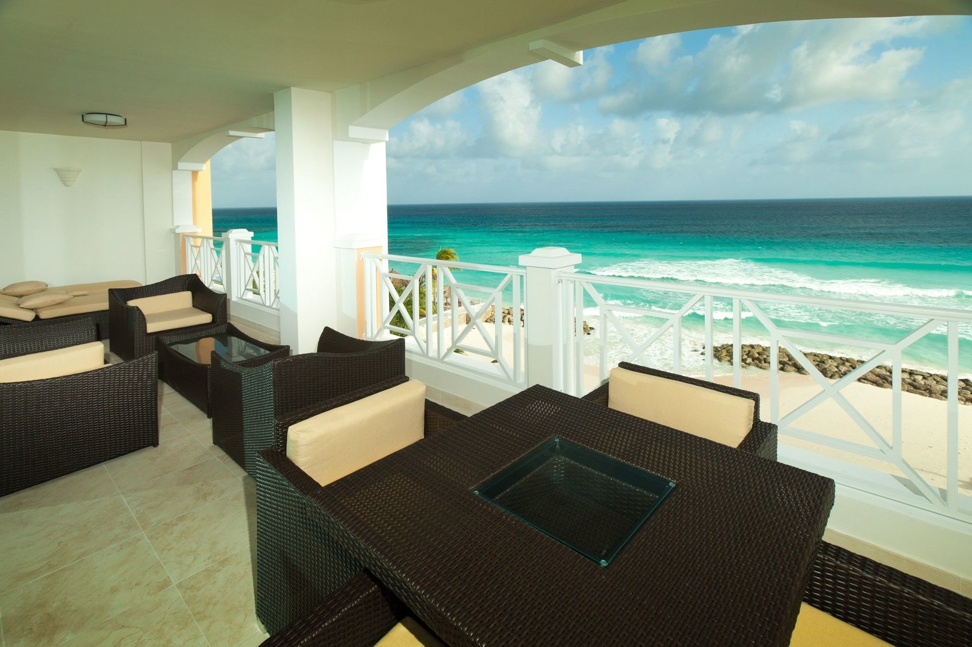 Ocean Two Resort - Breakfast Included By Ocean Hotels Saint Lawrence Gap Екстериор снимка